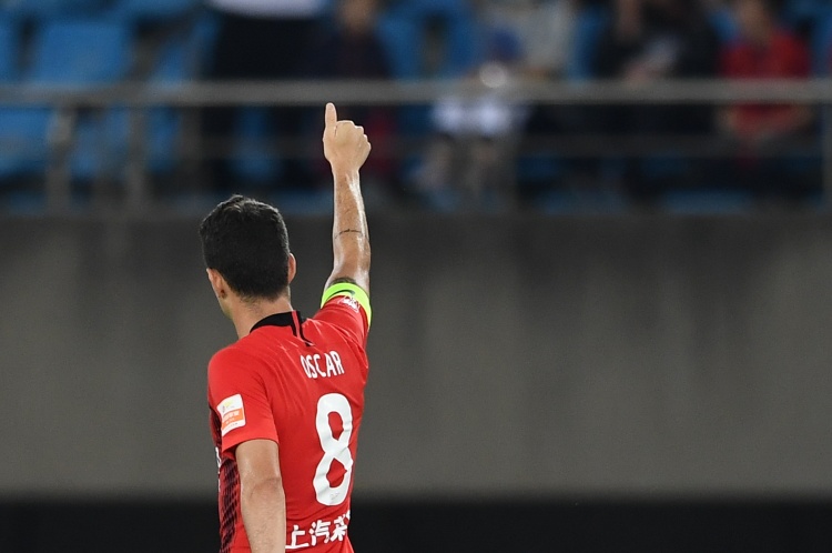 参加海港合练奥斯卡更新社媒：和队友在球场上，永远最开心