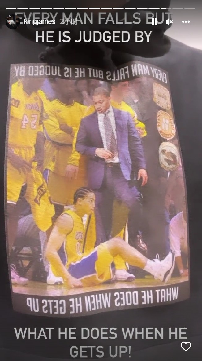 詹姆斯上身卢指导世界名画卫衣 但将艾弗森P成了做教练的卢自己