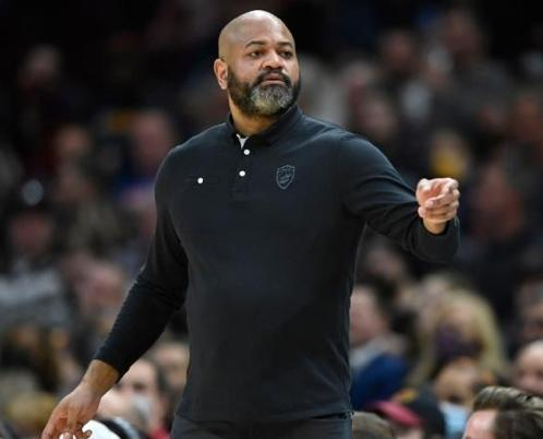 NBA：裁判报告出炉！哈登勾手进攻犯规漏判