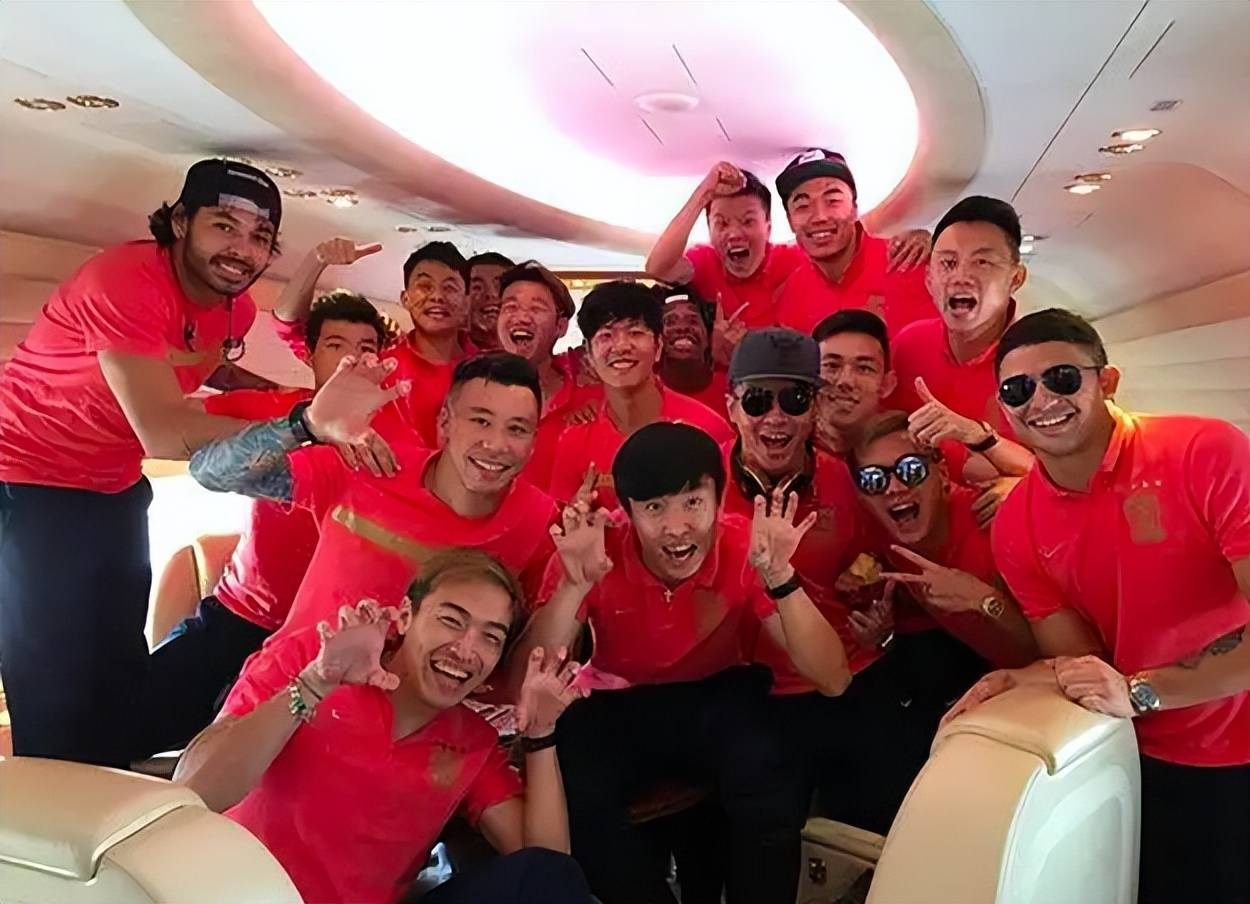 感谢许家印，感谢陈戌源，国足王牌工资2亿，买私人飞机“留洋” 