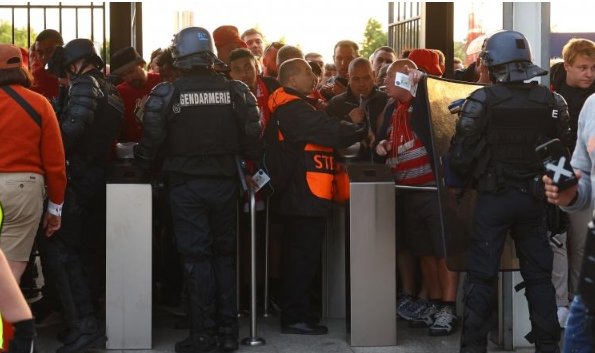 法国内政部长谈欧冠决赛组织混乱：我向遭受损失的人道歉