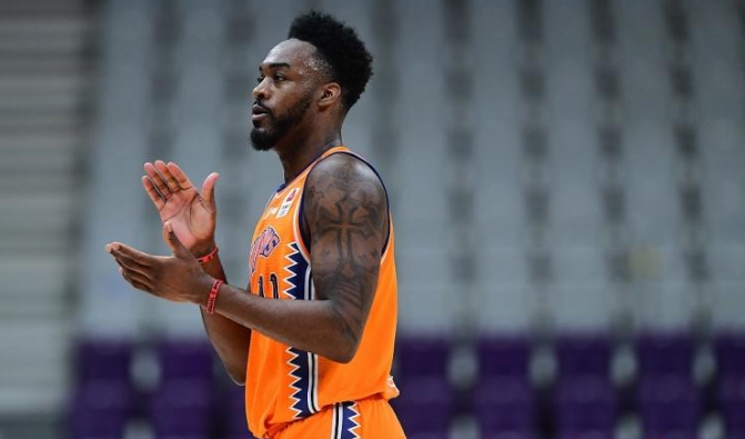 前上海外援富兰克林晒和小卡训练照：我俩都迫不及待开始下赛季