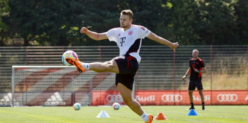 德里赫特：在阿贾克斯时，我在一些比赛中最后几分钟就曾踢中锋