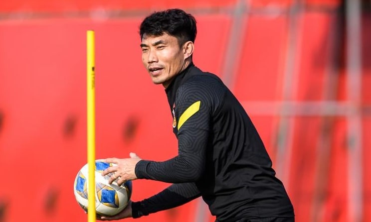 澎湃：郑智刚拿到亚足联B级教练证，若成中超正式主帅至少需两年