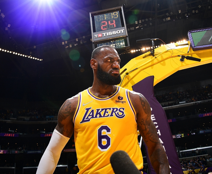 NBA前瞻：湖人面对残阵勇士 季后赛无望 詹姆斯是否冲击得分王