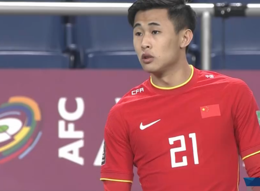 曝国足主力月薪只有10万，申请变自由身