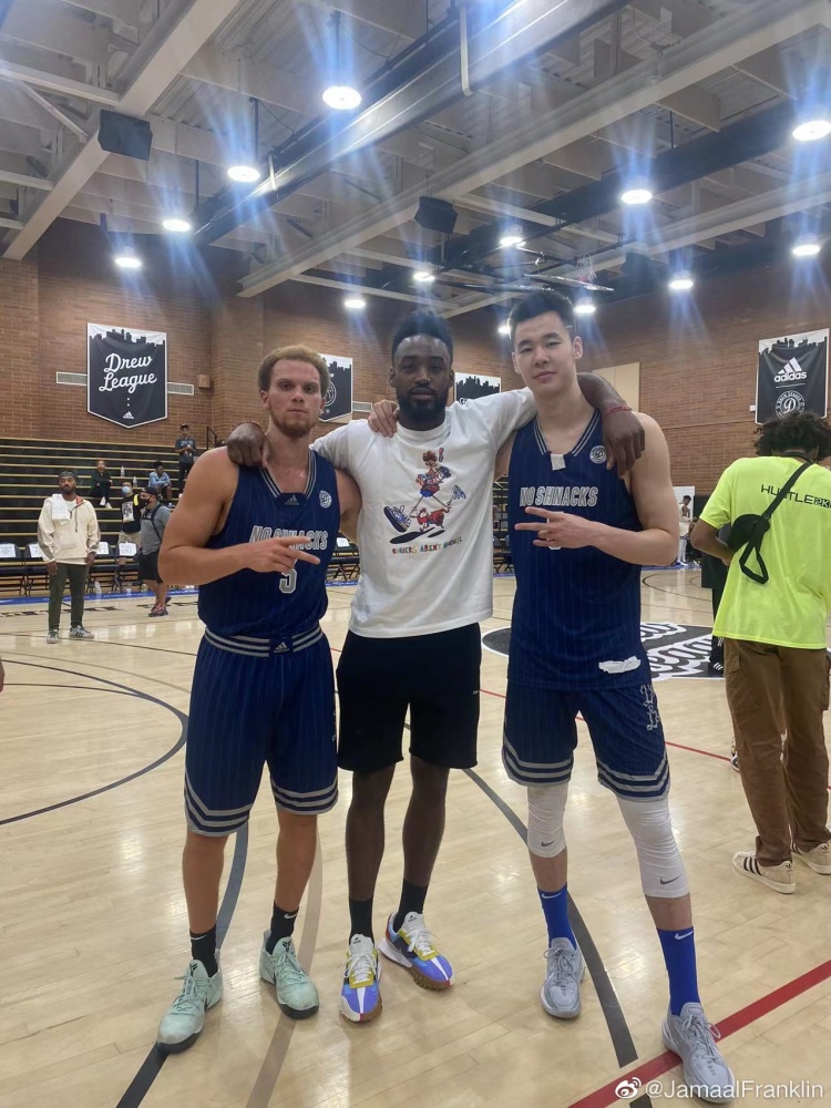 富兰克林到场支持郭昊文：我兄弟德鲁联赛首秀 继续闪耀吧年轻人