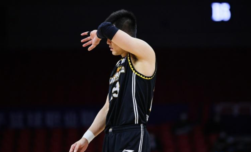 郭艾伦谈转会：体育局不让走 俱乐部没开条件直接不同意