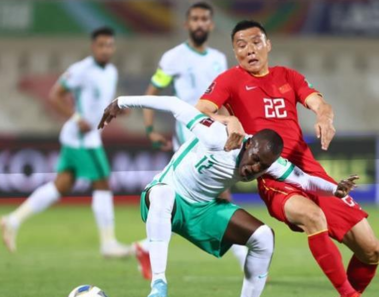 国足将大换血：于大宝+颜骏凌淘汰，老将们迎告别潮