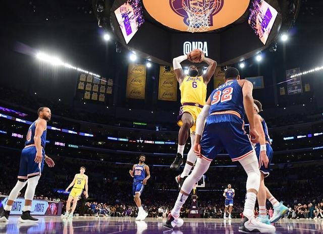 湖人爆冷逆转勇士 詹皇爆砍56分 37岁老将又现年轻实力