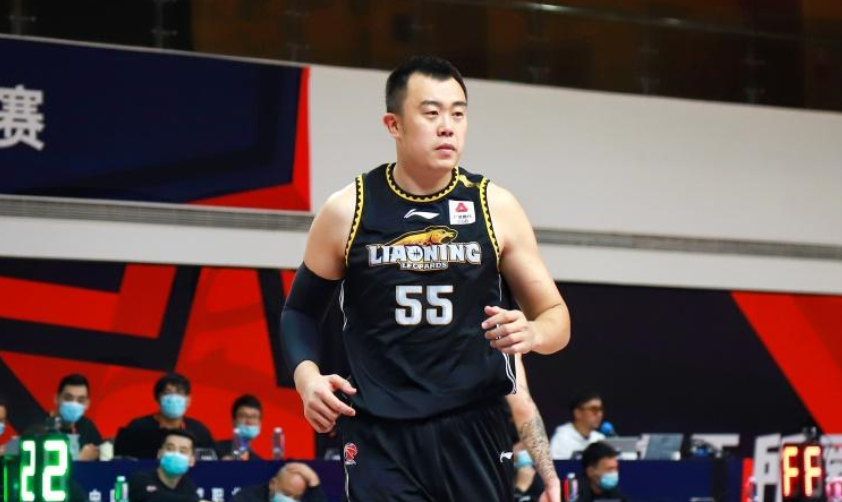 辽宁男篮注册8名球员：韩德君顶薪合同还剩最后一年