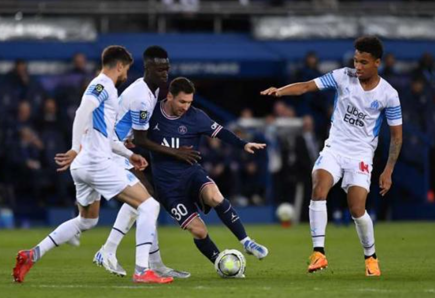 42%控球+狂轰12脚，梅西第39冠在招手