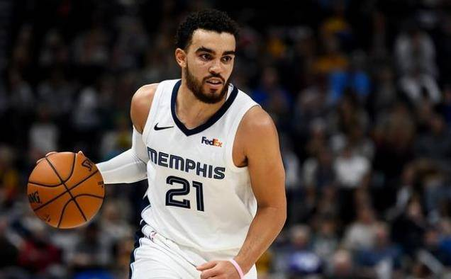 布鲁森OR琼斯，火箭已有答案，波特5年1亿续约不值，选艾维是浪费 