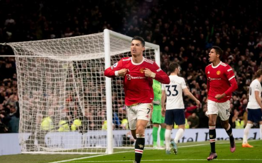 C罗决定留在曼联 ，等待新的主帅到来