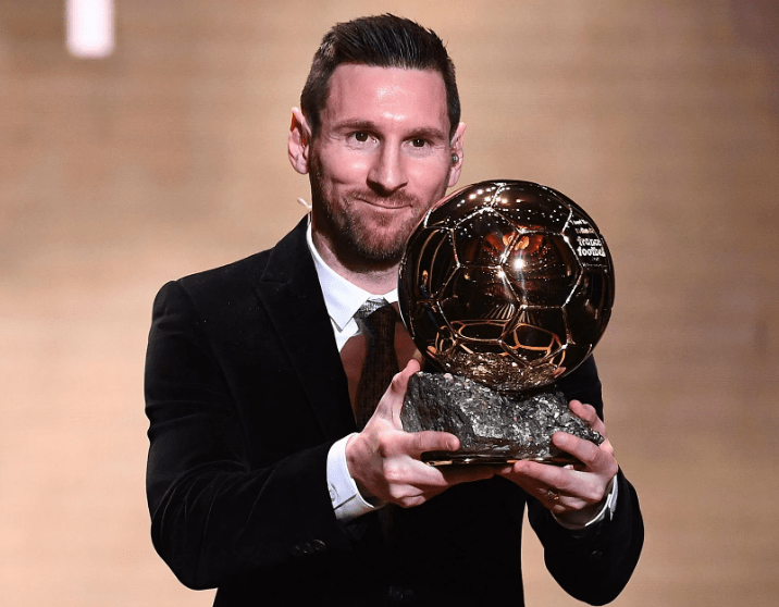 不装了，莱万内涵言论被曝光！梅西很意外，球迷狠批：足坛伪君子 