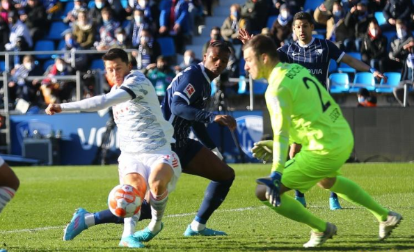 莱万在伊比萨岛会面哈维，并表示想尽快和巴萨一起训练