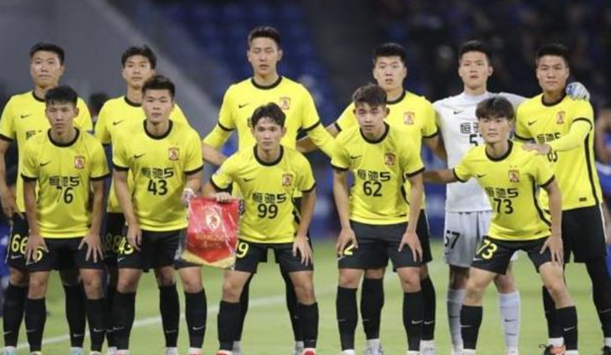 亚冠奇景！领红牌后被中超8冠王开除