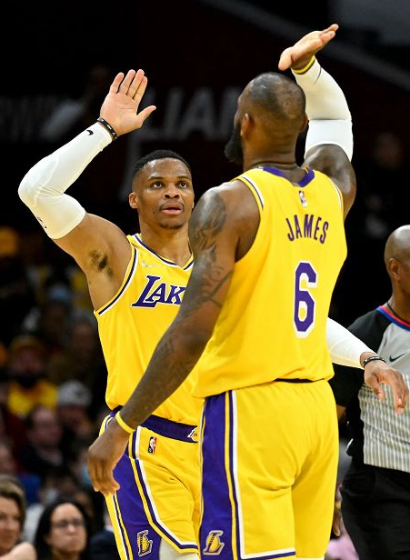 哈登恩比德复出 湖人能否捍卫主场击退强敌