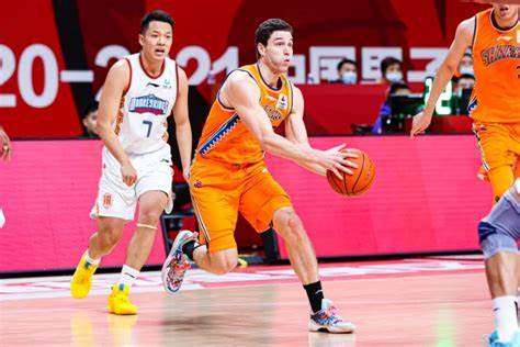 CBA：上海久事战意很足，南京同曦宙光防守糟糕