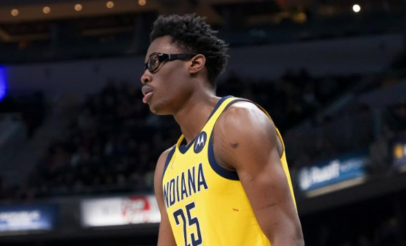 步行者给杰伦-史密斯提供的是3年合同 最后一年为球员选项