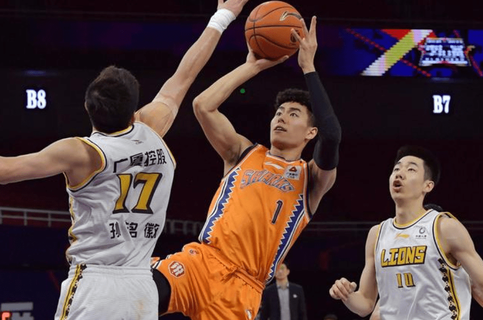 争议！球迷赛后批评李春江：知道为什么之前大致放弃郭昊文了吧？ 