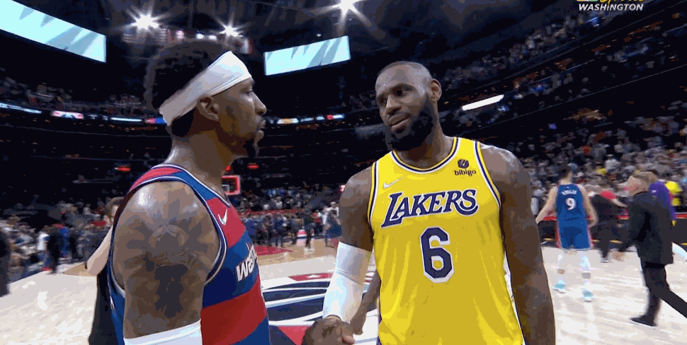 老詹里程碑打成 赛后被头号黑粉疯狂吐槽