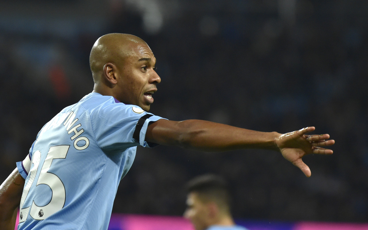 曼城打算夏窗引进一名新中场，瓜迪奥拉想让费鸟再留一个赛季