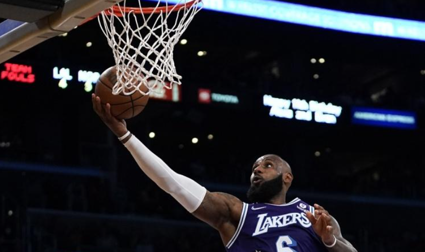 湖人欲留詹姆斯需用交易说话 拖到明年骑士会是强劲对手？