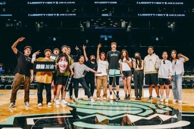 中国骄傲！球迷现场观战为韩旭加油 韩旭社媒晒照感谢