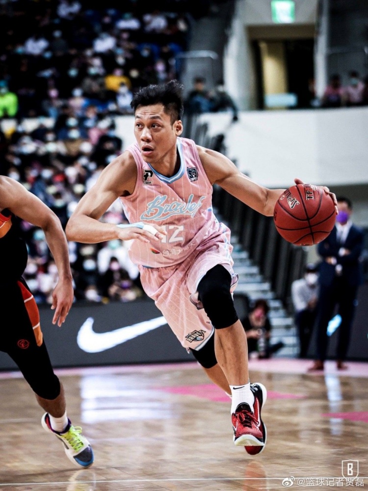 目前翼龙队已经完成了集结 主教练戈尔也开始带队训练