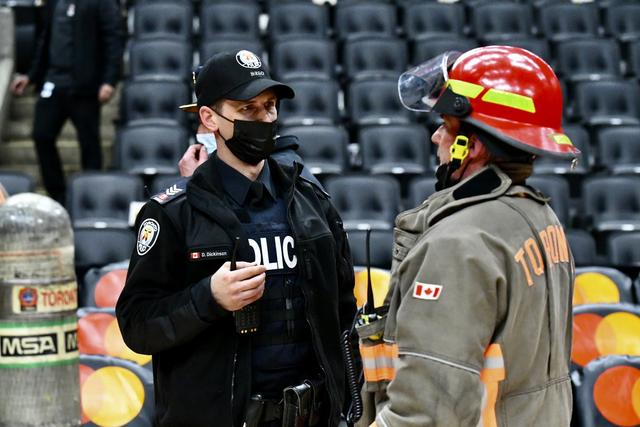 篮网击败东部第一 灰熊大胜雄鹿 猛龙主场着火