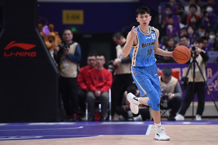 刘晓宇倾向于和湾区翼龙签约一年 戈尔多次联系他&邀请他加盟