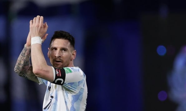 特维斯：梅西在巴黎和国家队是两个人，他在国家队更快乐