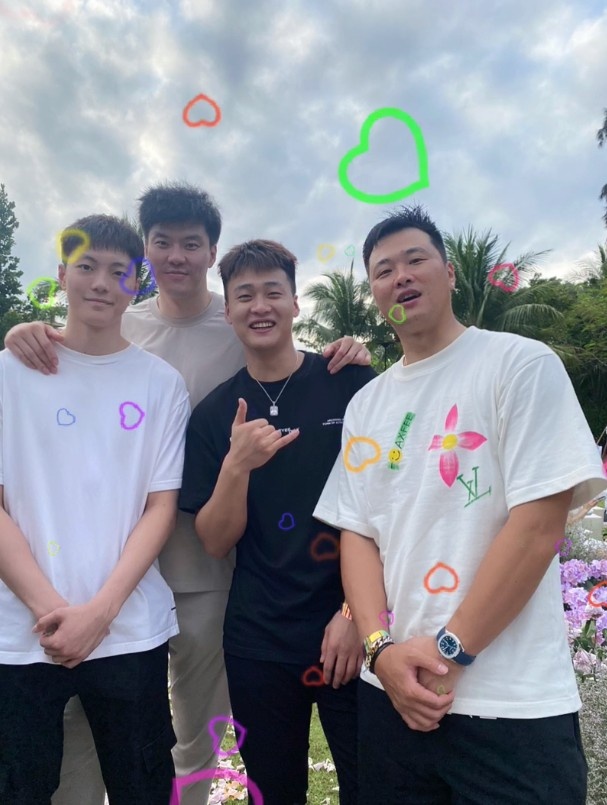 社交达人！孟铎晒与赵继伟&周鹏&胡明轩&赵睿&顾全等人的合照