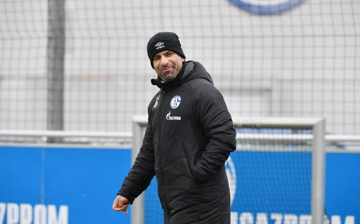 沙尔克重返德甲导致前主帅合同条款生效，年薪翻了3倍