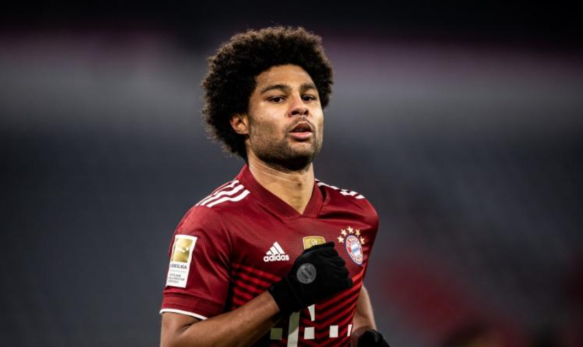 格纳布里参加拜仁今日训练，但手腕仍缠着绷带