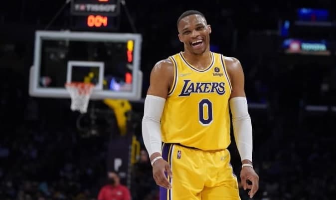 若威少被送至火箭并达成买断 球队有意将他签回