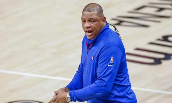 阿里纳斯：我曾告诉76人GM 里弗斯会毁了球队&本西也因他而离开