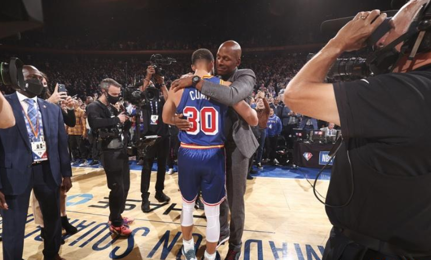 库里：希望有朝一日有人能打破我的三分纪录 到时我一定会去现场