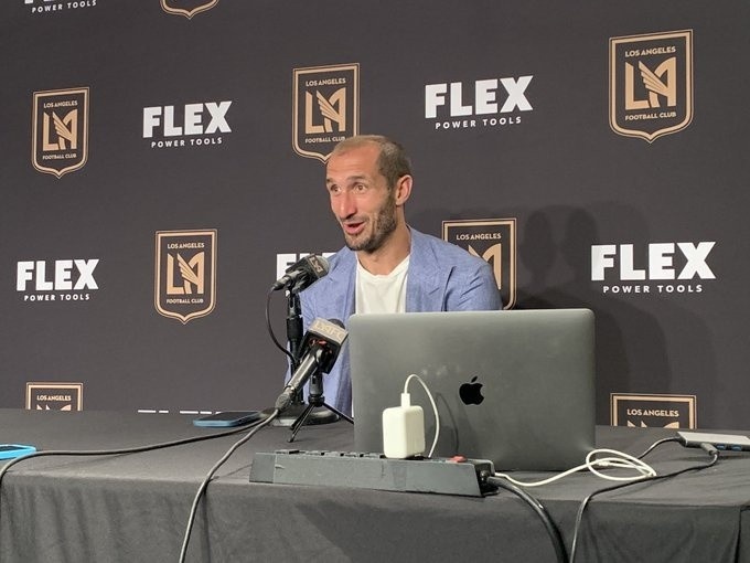 基耶利尼：贝尔是一名伟大的球员 不会后悔离开尤文