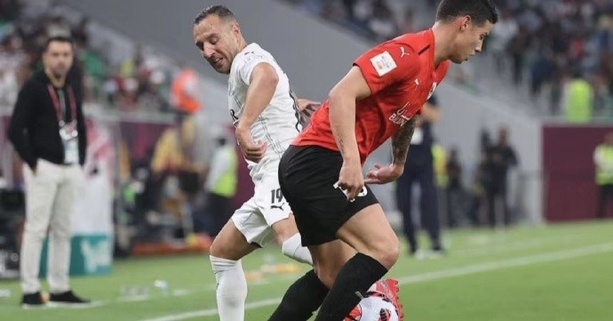 J缃楁兂绂诲紑浠栫洰鍓嶅湪鍗″灏旂殑鐞冮槦闃垮皵璧栨壃锛屼粬鐨勭洰鏍囨槸閲嶈繑娆ф床