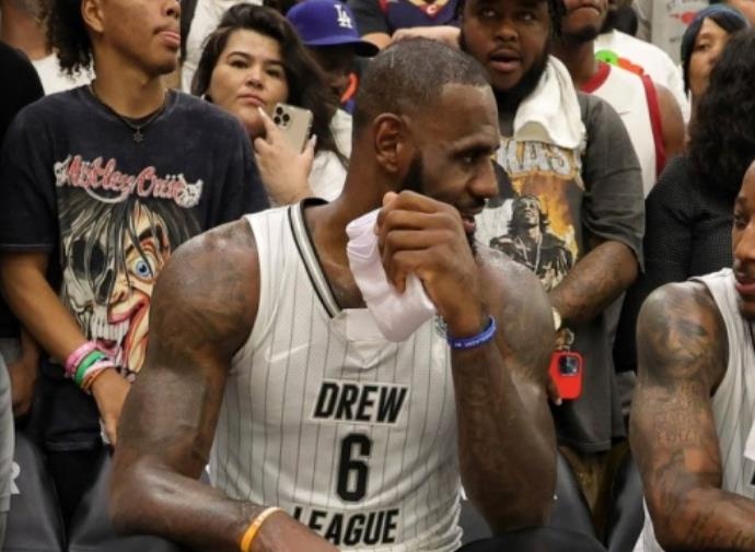 詹姆斯德鲁联赛对手：老詹同场竞技是一生梦想 从小就崇拜他