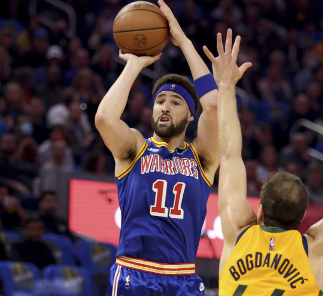 杜兰特55分空砍杨制胜三分，汤神8记三分勇士锁定季后赛