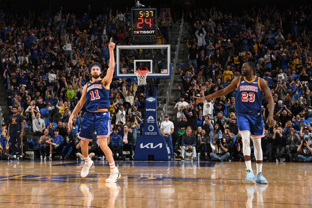 汤普森普尔均30+  21分大逆转赢下爵士 提前锁定季后赛席位