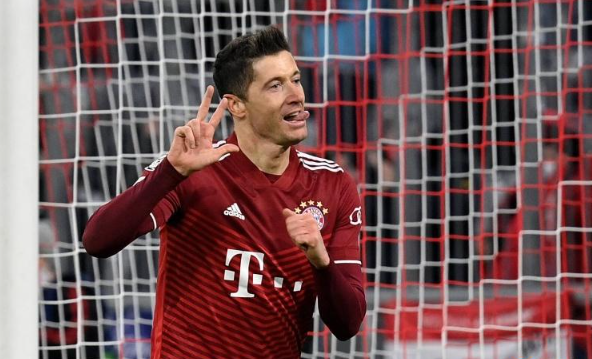 法尔克：巴黎和切尔西对莱万很感兴趣，但球员现在拒绝与他们谈判