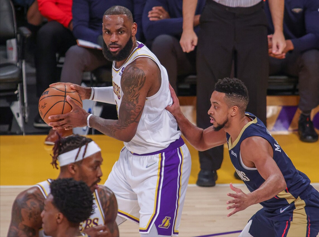 NBA：洛杉矶内战打响 湖人克星快船轻松取胜？