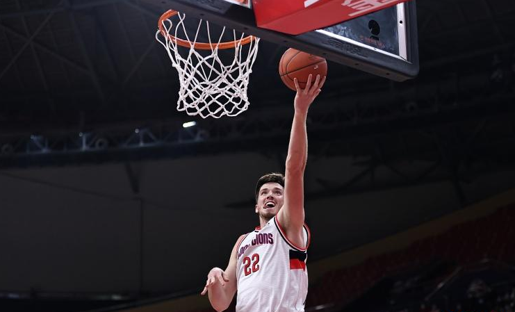 解立彬：球队确实在和利夫保持沟通 不久后将会官宣新外援