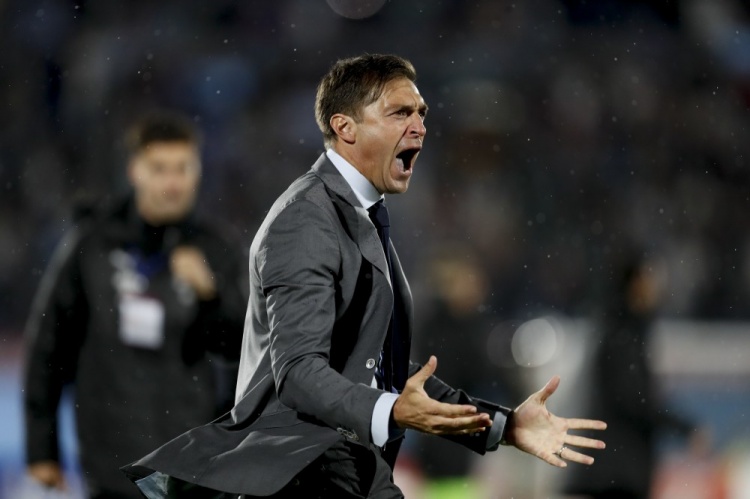 临时合同=三连胜，差点淘汰的乌拉圭，被前申花外援拯救