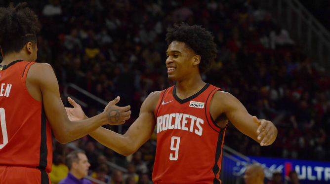 老詹状态平平，火箭加时全员皆兵人均三分赢下湖人