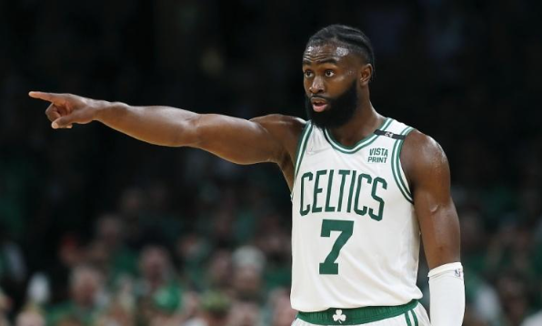 最后时刻未能延续火力！布朗19中9&三分6中2 拿下21分6板2助1断